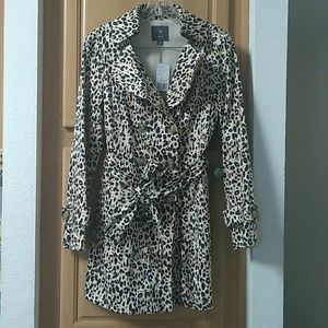 Trench Coat leopard print.
